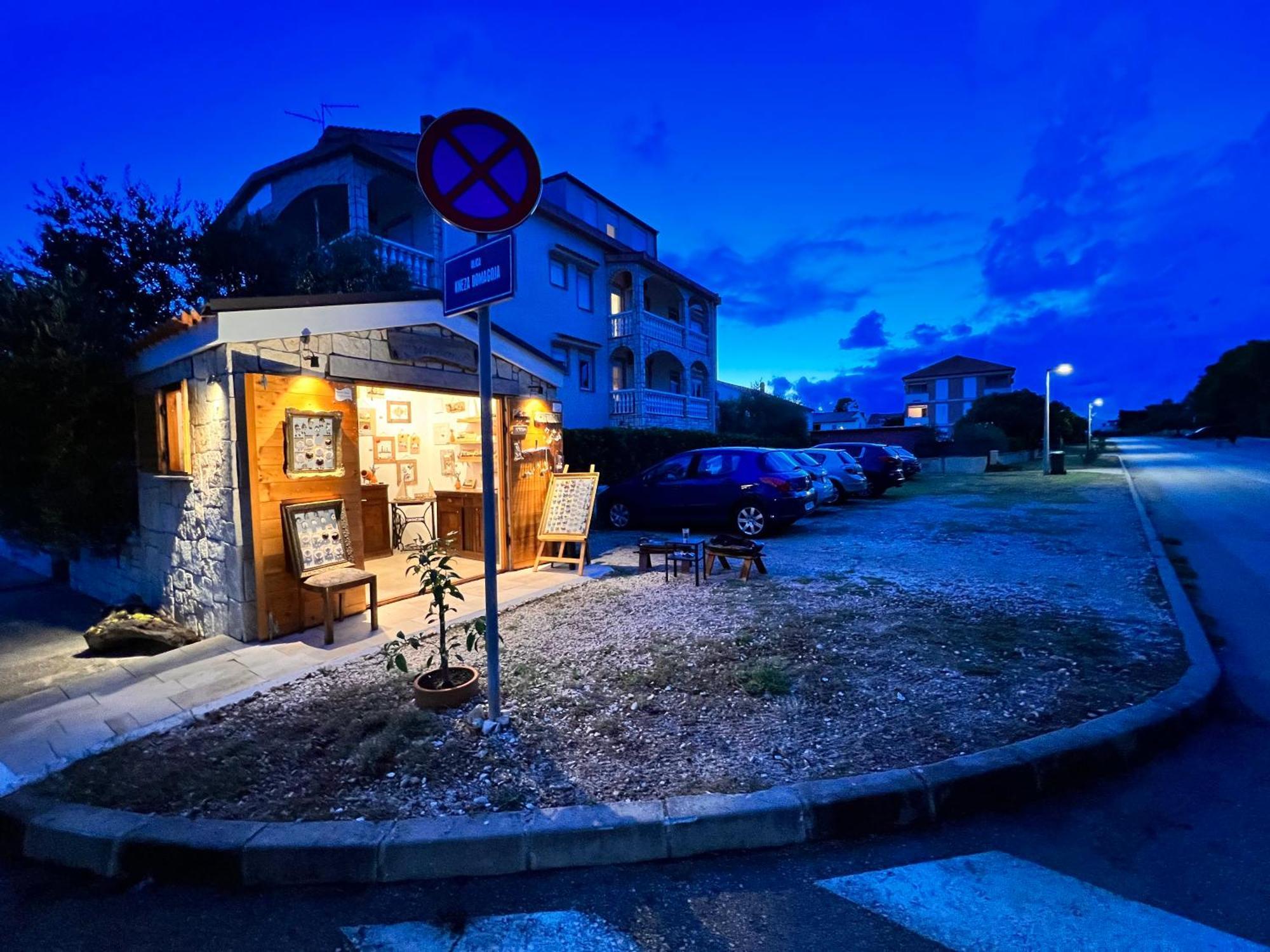 Apartmani Nena Povljana Exteriör bild